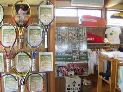 ¥Æ¥Ë¥¹¤ÈÃæÉߤΤªÅ¹¡¡¥°¥é¥ó¥Á¥ã