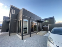 RACKET STUDIO ON THE LINE