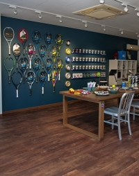 ���ȥ�󥰡��ɥå������˥���